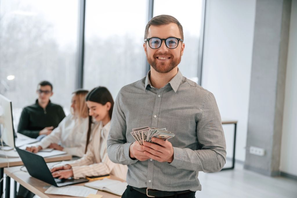 klein_successful-team-are-working-together-in-the-office-2025-03-18-19-44-20-utc